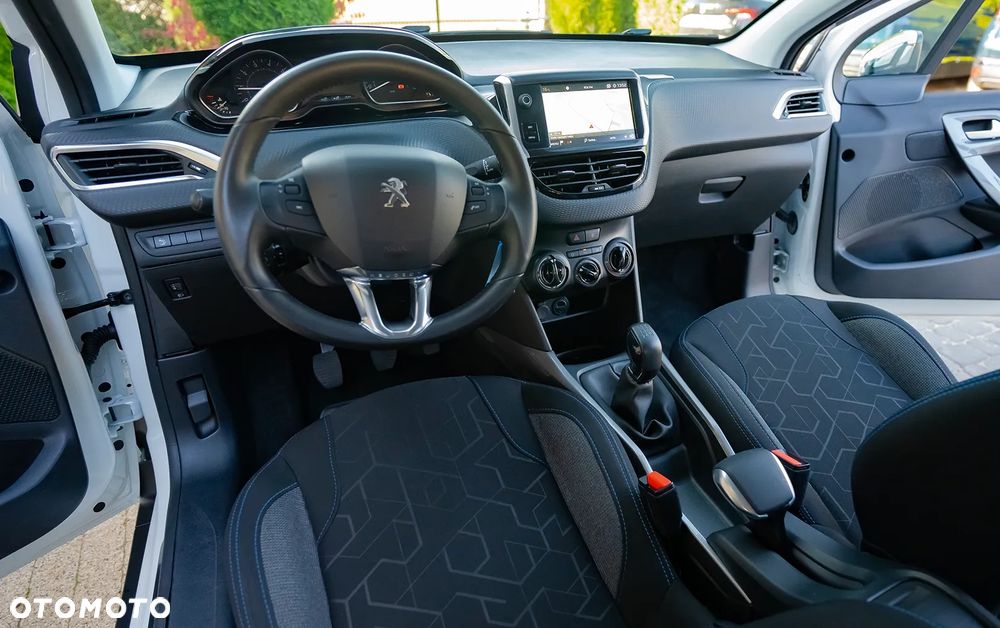 Peugeot 2008 1.2 Pure Tech Style EU6 - 31