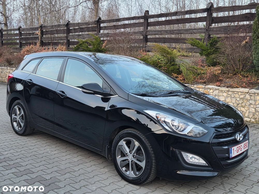 Hyundai i30 Kombi 1.6 GDi DCT Premium - 11