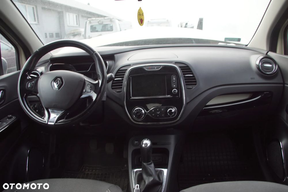 Auto na części - Renault Captur I 1.5 DCI 90 KM K9K628 JR5332 BIXND 2015R Silnik Skrzynia Drzwi Błotnik Klapa Zderzak Klamka Lusterko Szyba Lampa Deska Kokpit Sterownik Moduł Czujnik Licznik Wyświetlacz Panel Kierownica - 17