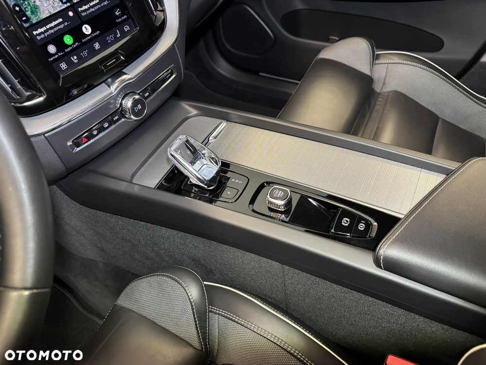 Volvo XC 60 B5 D AWD Plus Dark - 26