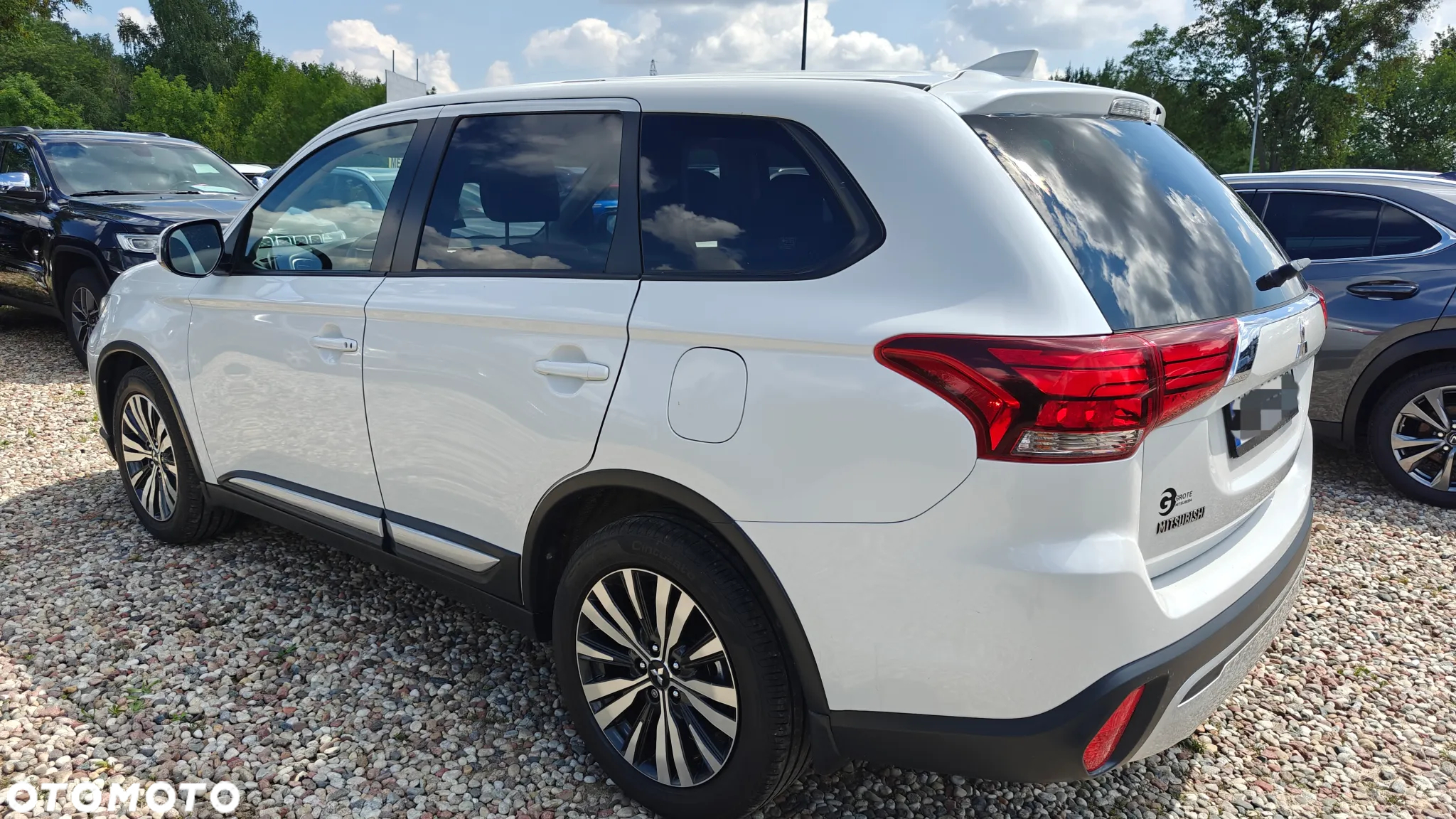Mitsubishi Outlander 2.4 4WD CVT Instyle - 4