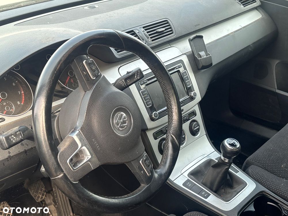 Volkswagen Passat 1.8 TSI Trendline - 11