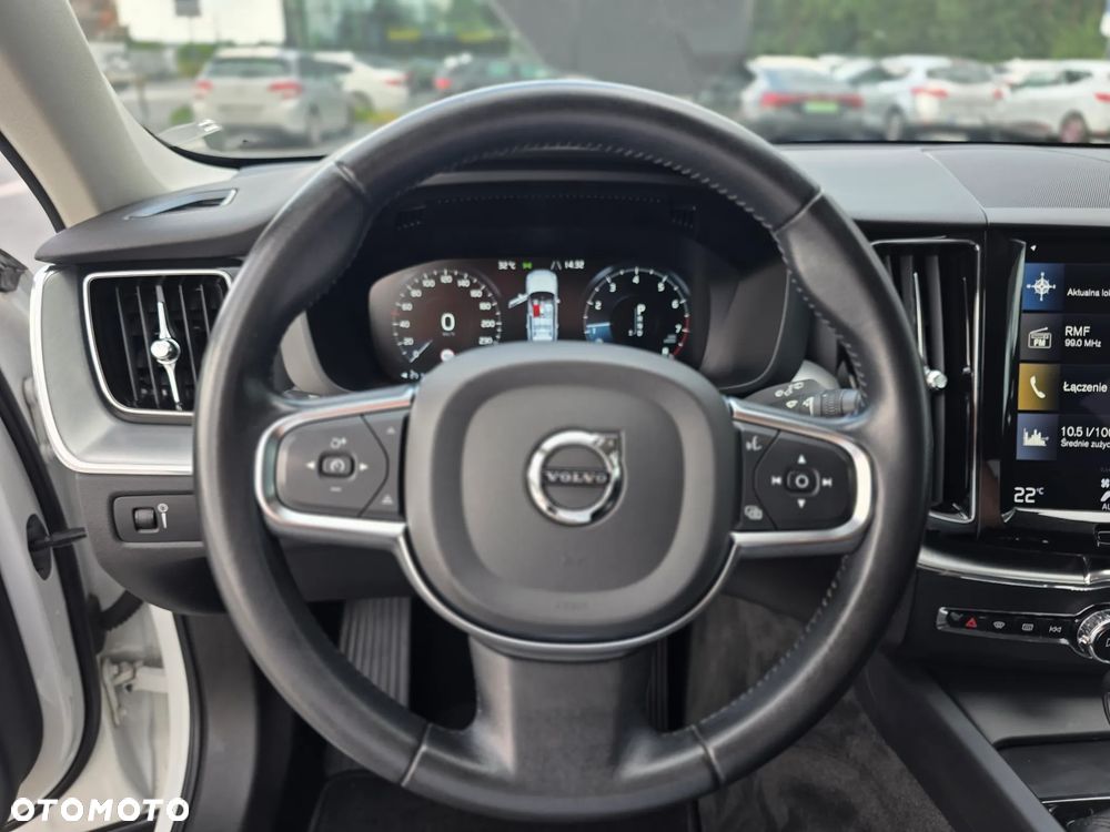 Volvo XC 60 T4 Momentum Pro - 26