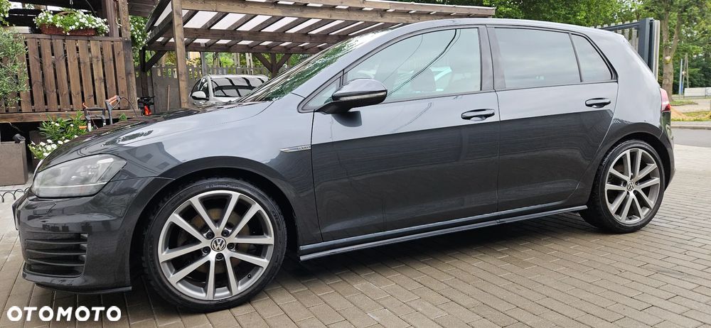 Volkswagen Golf - 2
