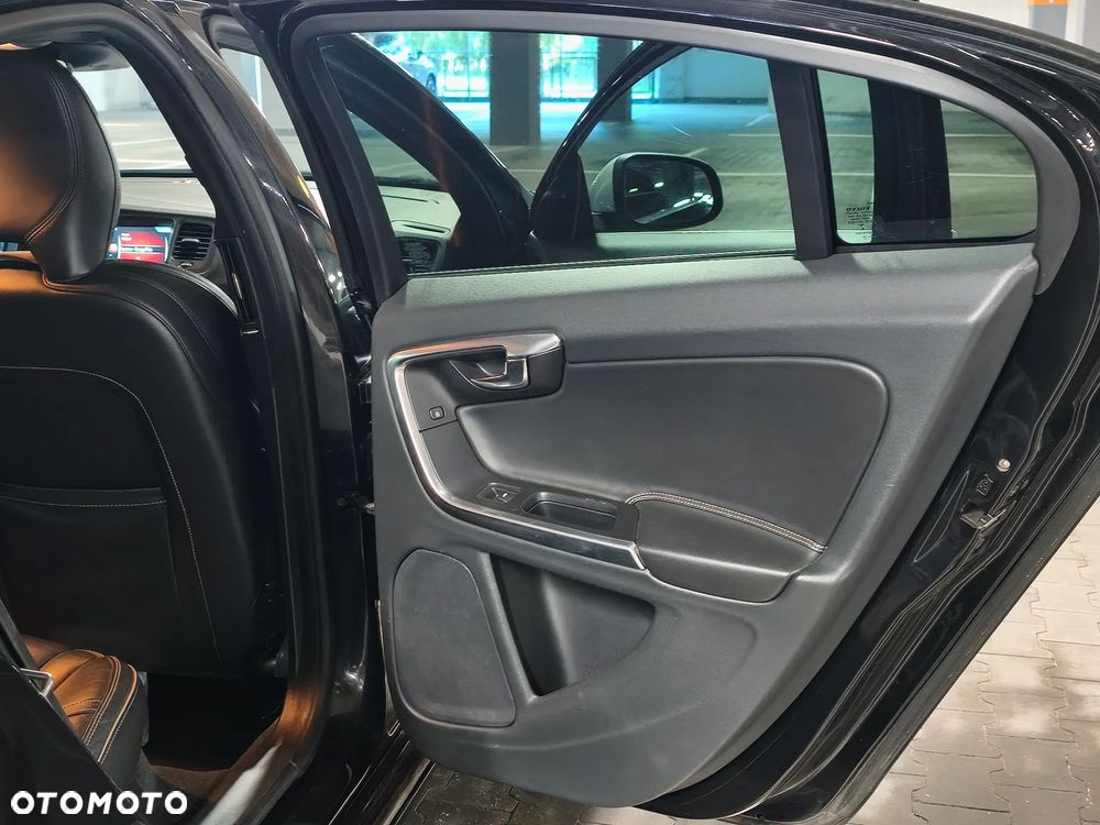 Volvo S60 T6 AWD Geartronic RDesign - 31