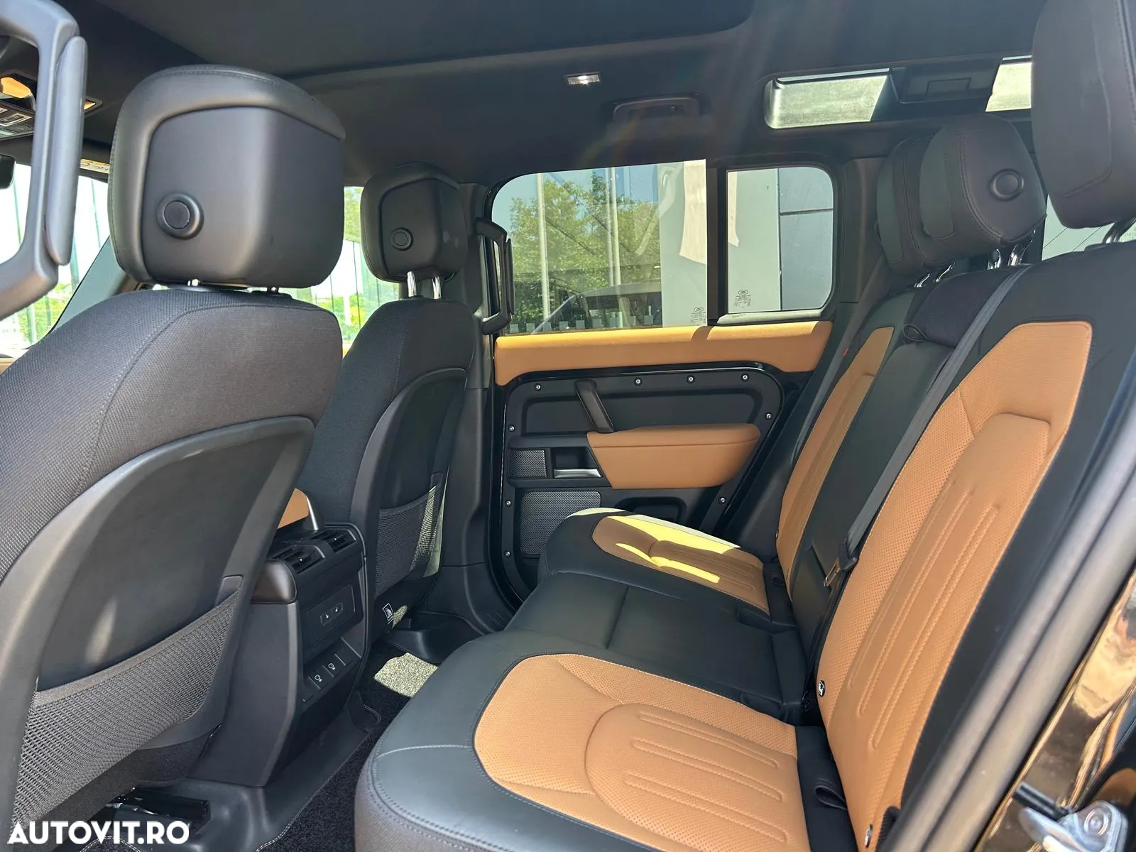 Land Rover Defender - 13