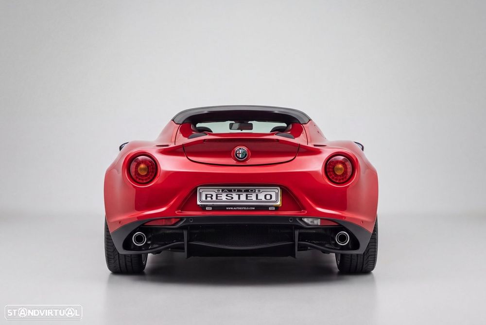 Alfa Romeo 4C Spider 1750 TBi — photo 5