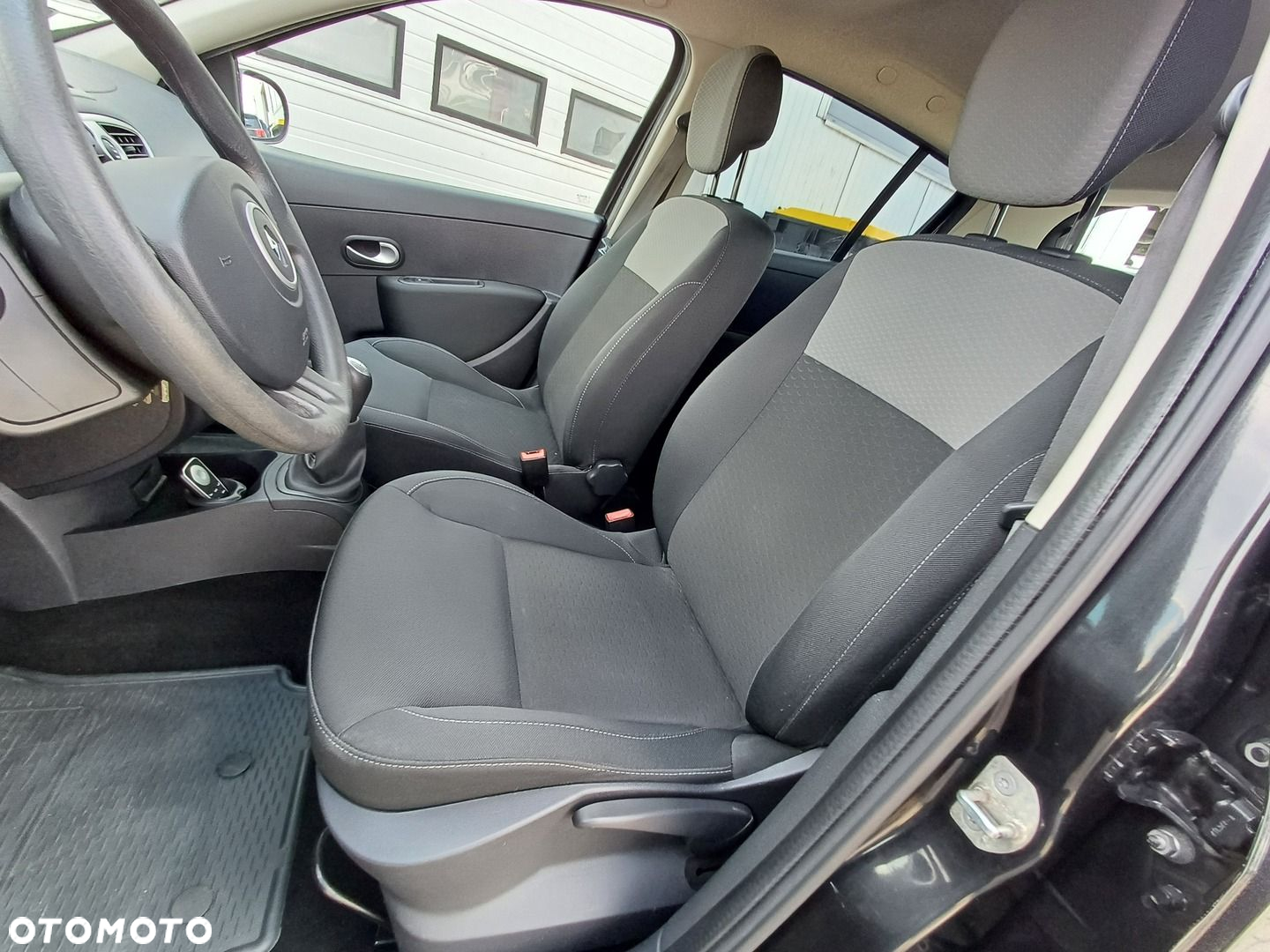 Renault Clio 1.5 dCi Authentique - 10