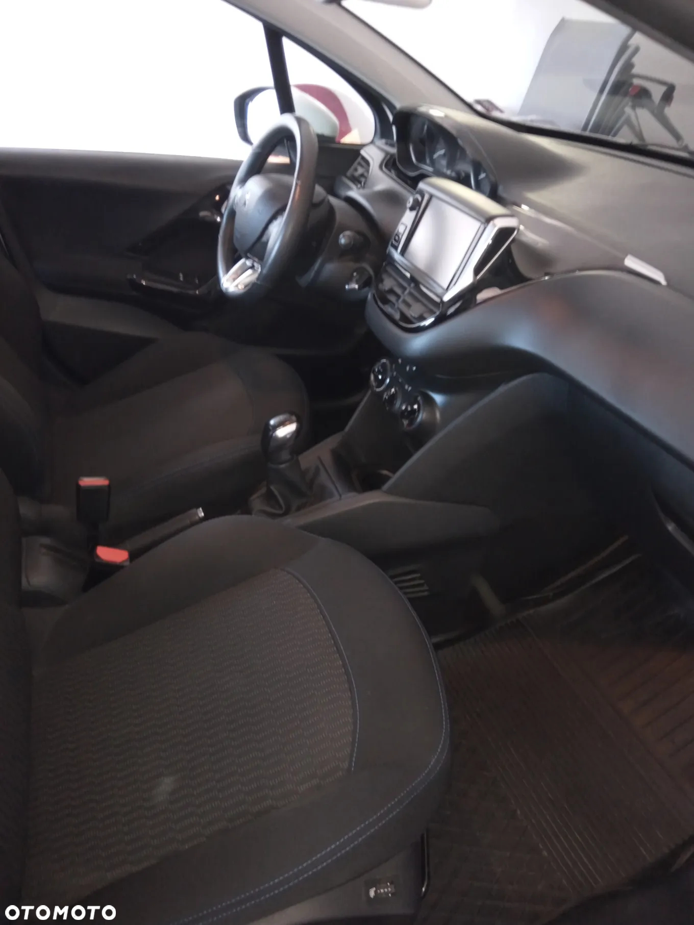Peugeot 208 1.2 PureTech GPF Signature S&S - 17