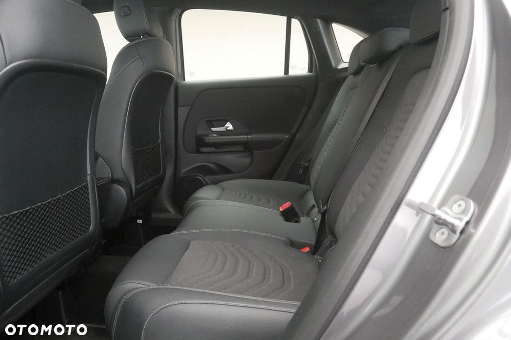 Mercedes-Benz GLA - 14
