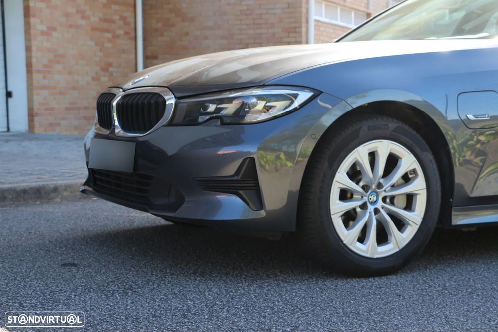 BMW 330 2022 photo 2