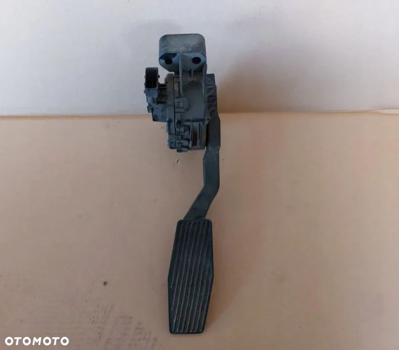 Pedał gazu potencjometr Opel Astra H III BK europa