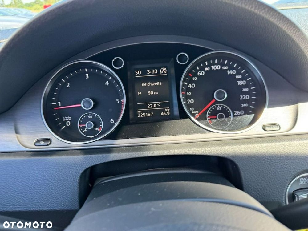 Volkswagen Passat - 13