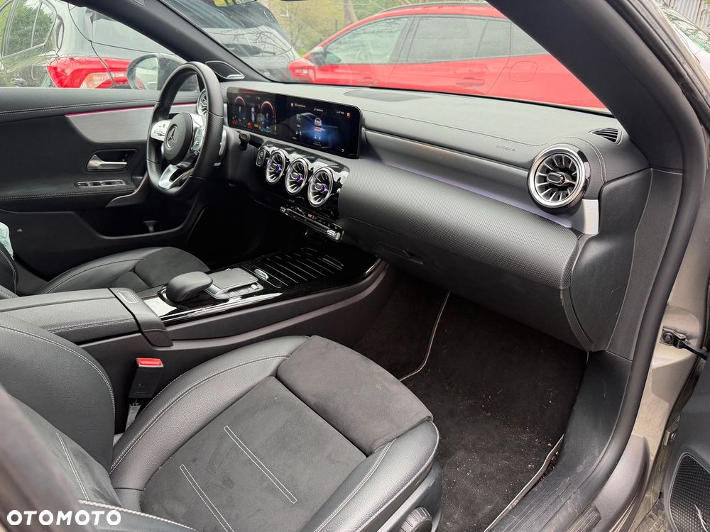 Mercedes-Benz CLA 250 e 8G-DCT AMG Line - 15