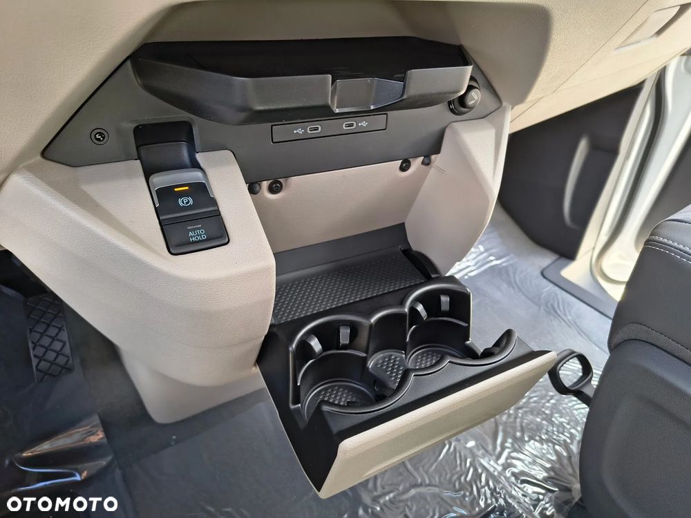 Volkswagen Multivan - 16