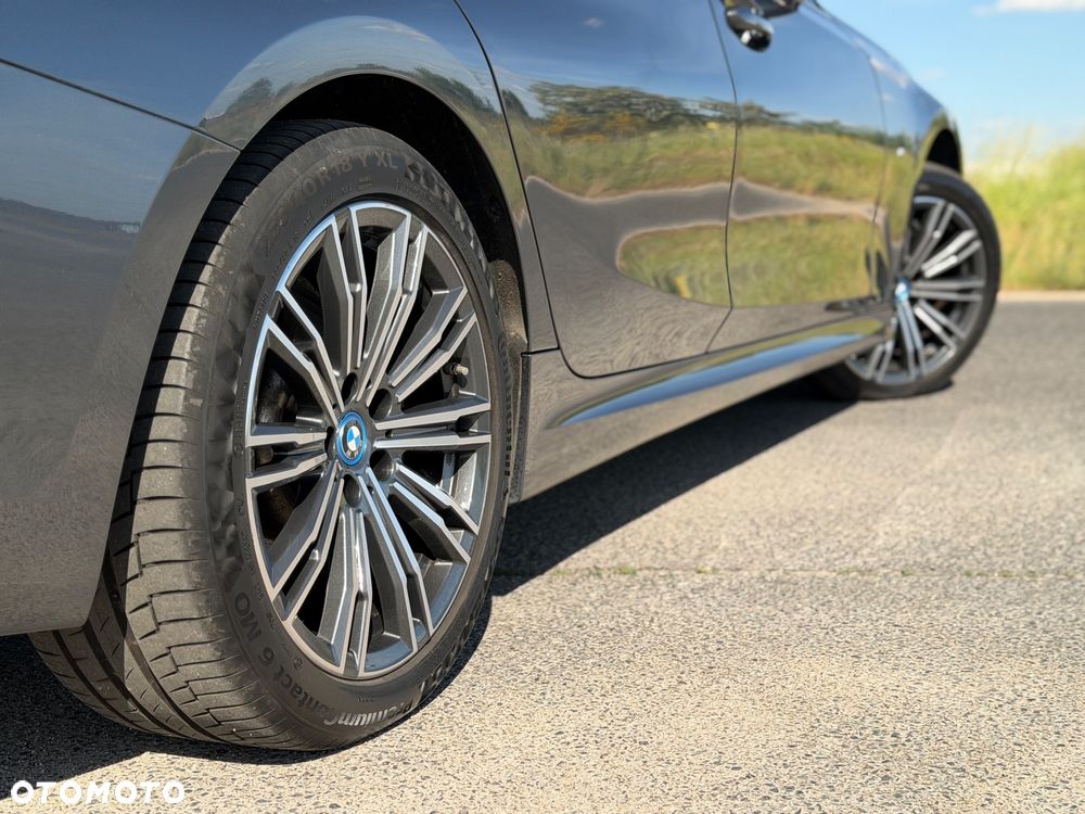 BMW Seria 3 330e M Sport - 22