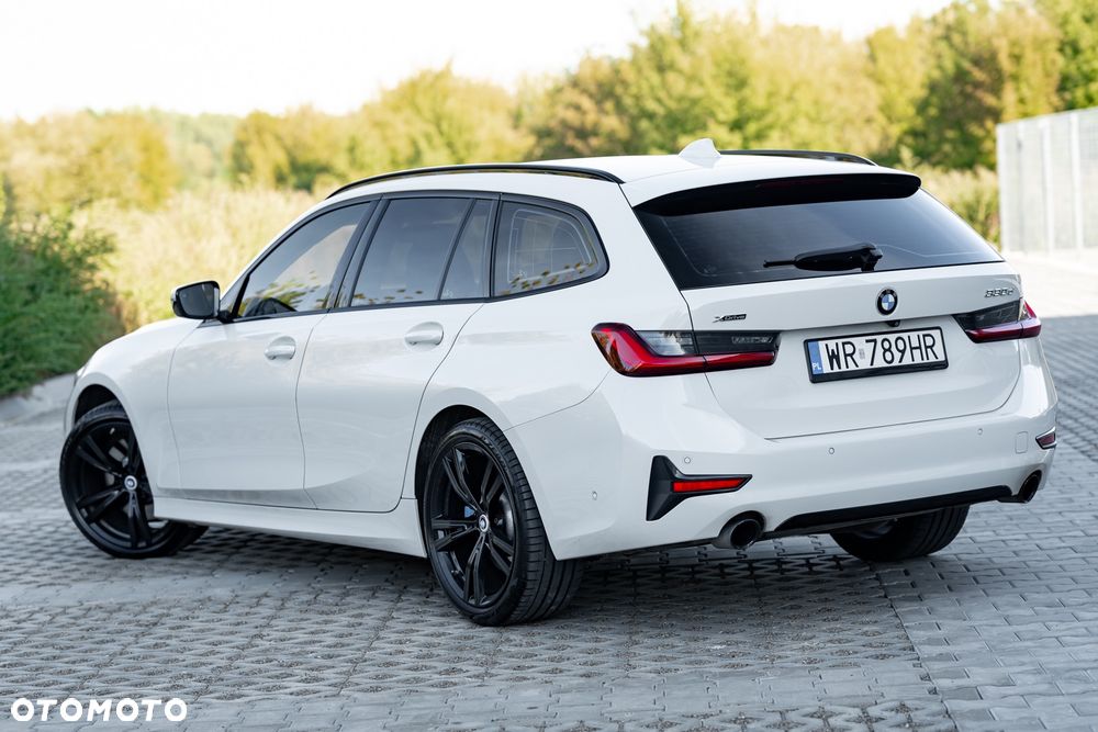 BMW Seria 3 330d xDrive M Sport - 9