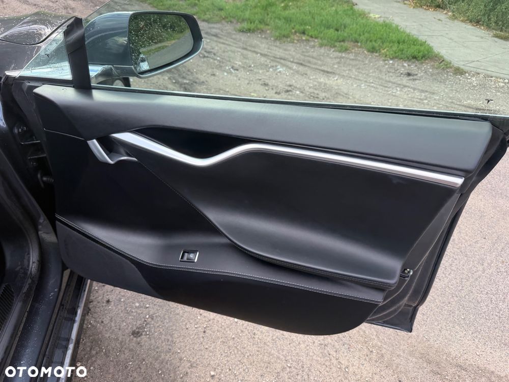 Tesla Model S - 13