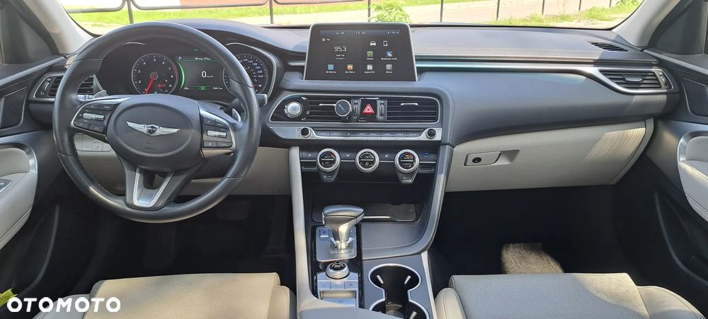 Hyundai Genesis - 8