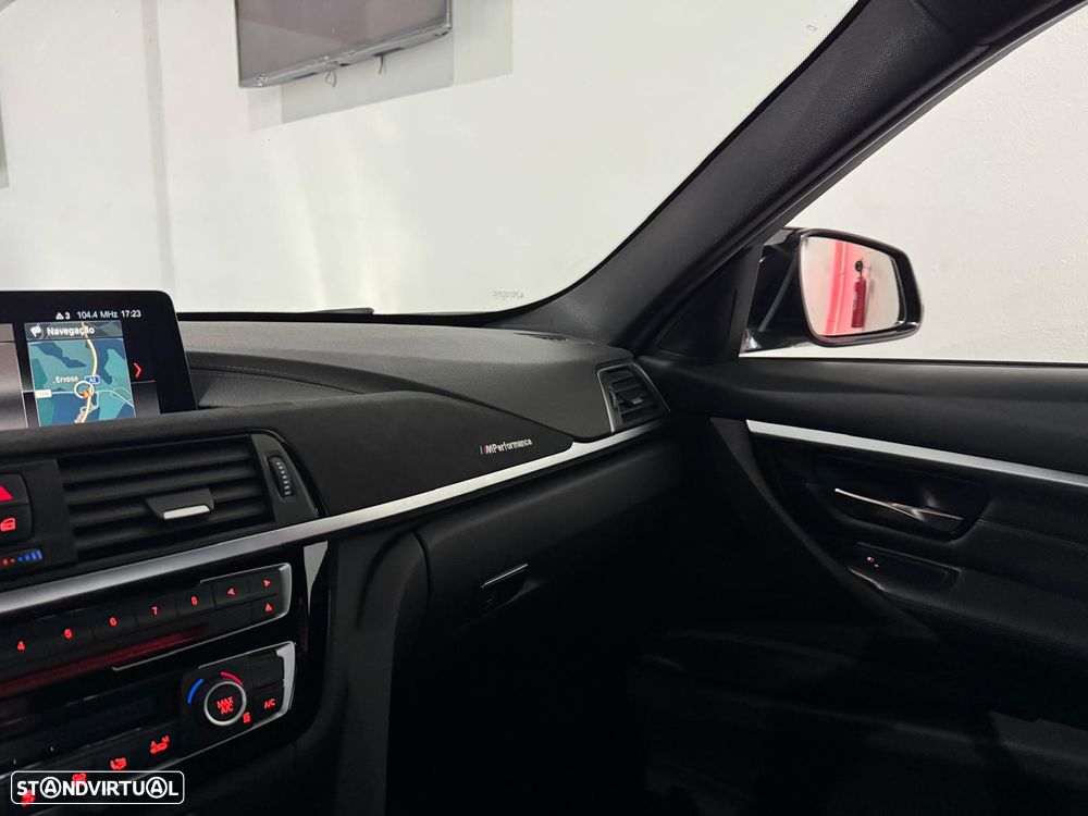 BMW 330 e iPerformance Pack M - 16