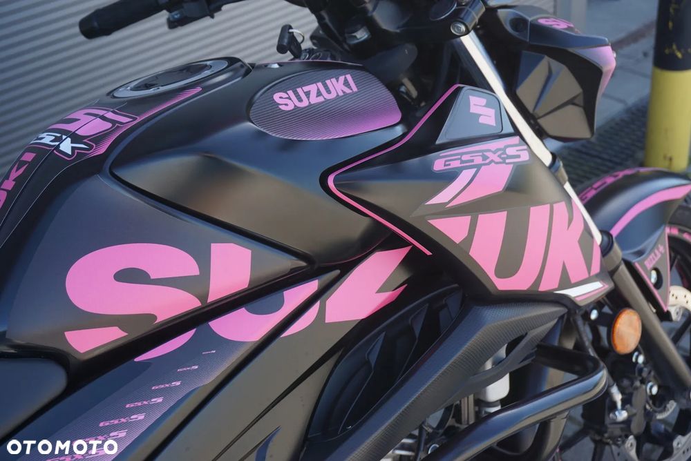 Suzuki GSX - 12