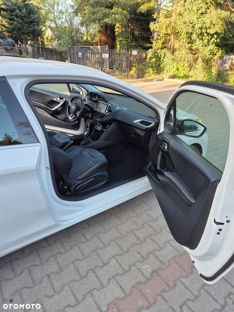 Peugeot 208 e-HDi 92 Stop&Start Allure - 8