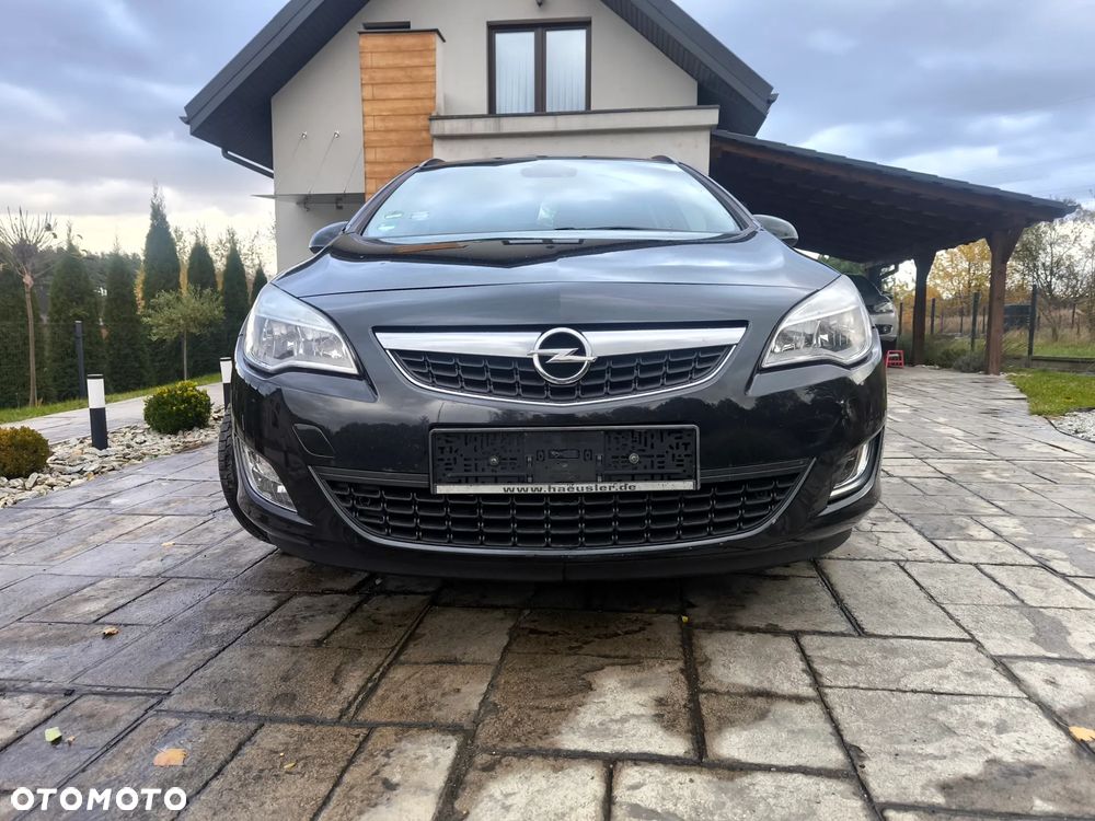 Opel Astra 1.4 Turbo 150 Jahre - 9