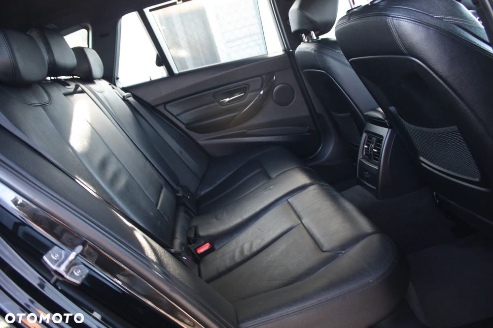 BMW Seria 3 328i Sport-Aut Luxury Line - 33