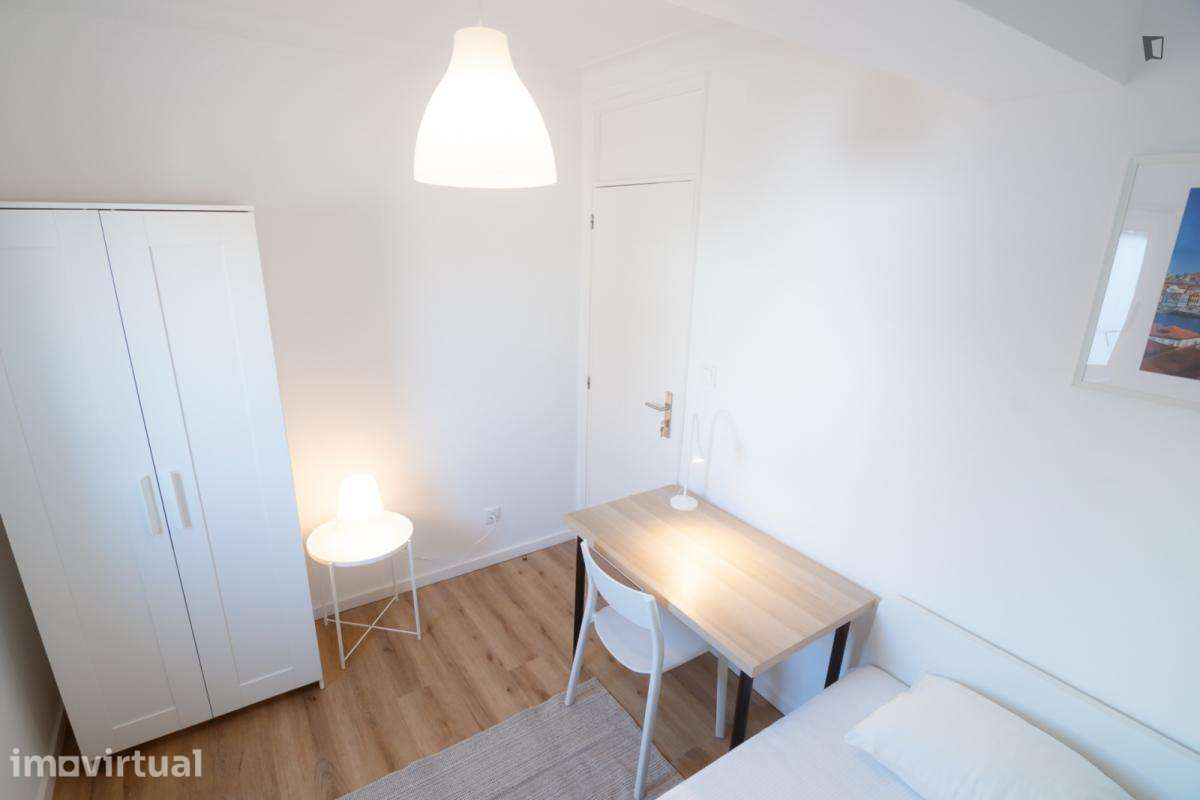 Quarto - localizado em Vila nova de gaia - Grande imagem: 4/13