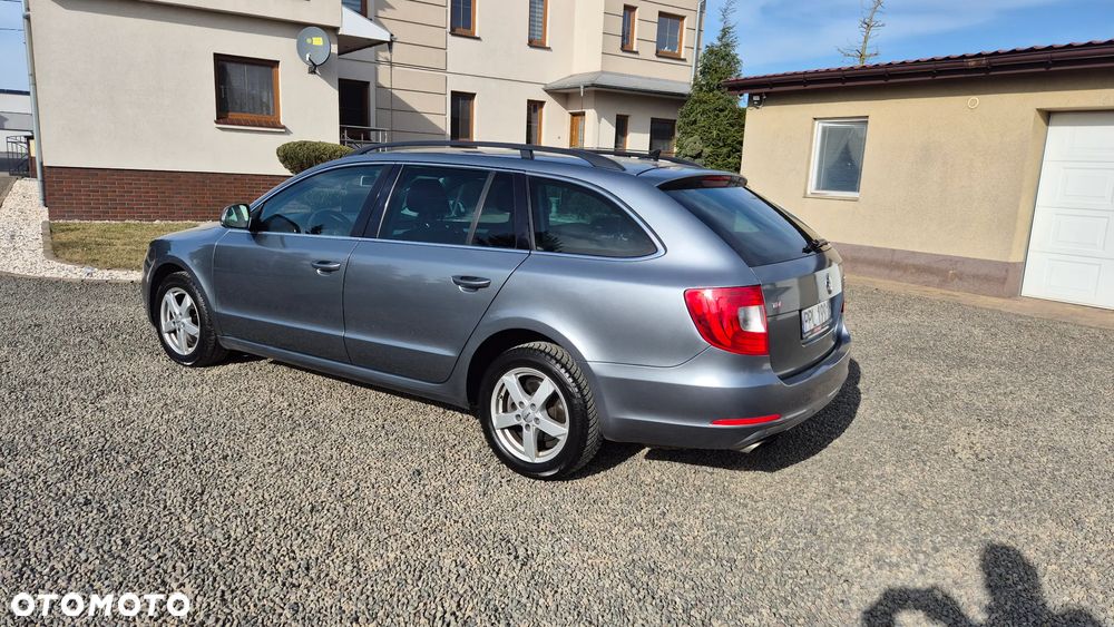 Skoda Superb 2.0 TDI DSG Exclusive - 3