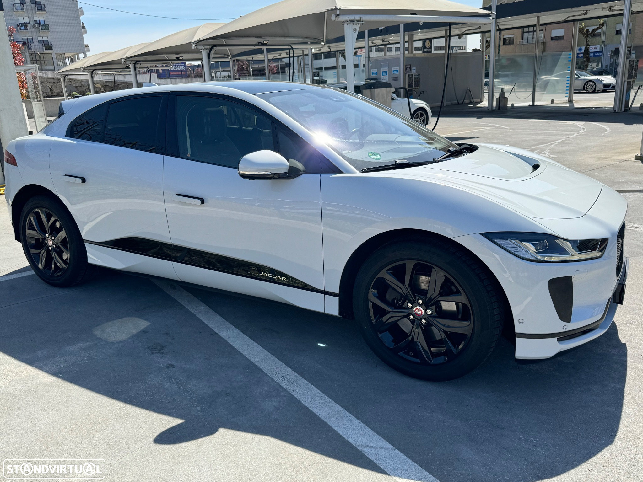 Jaguar I-Pace EV400 R-Dynamic HSE AWD - 6