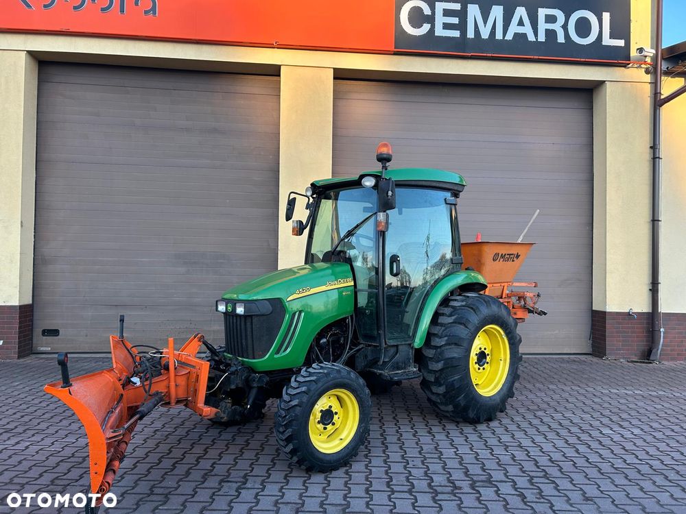 John Deere 4520 - 1