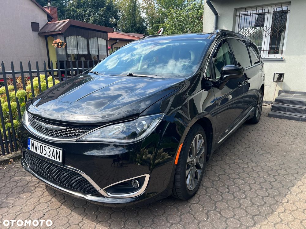 Chrysler Pacifica - 17