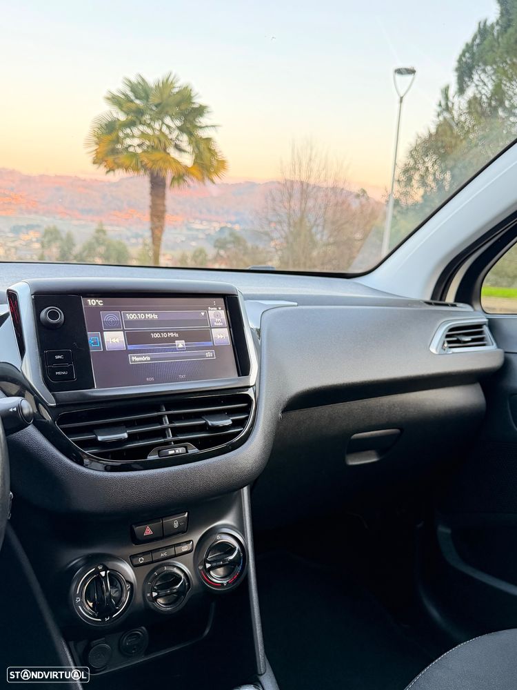 Peugeot 208 1.2 VTi SE Style - 7