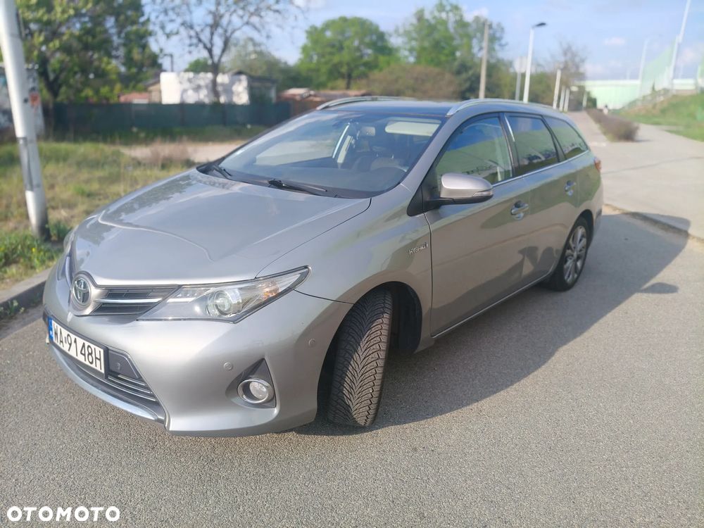Toyota Auris ver-1-8-hsd-luna - 2