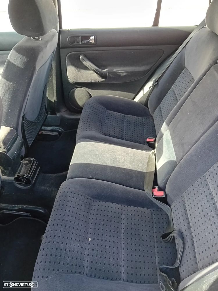 VW Golf 1.9 TDi 25 Anos - 8