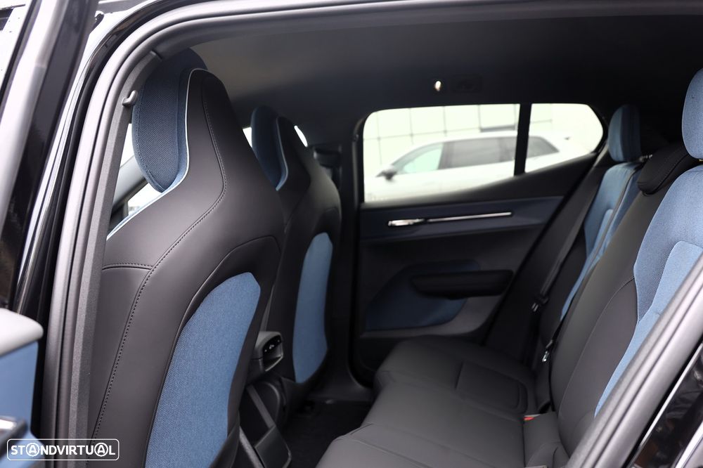 Volvo EX30 51 kWh Single Motor Black Edition - 14