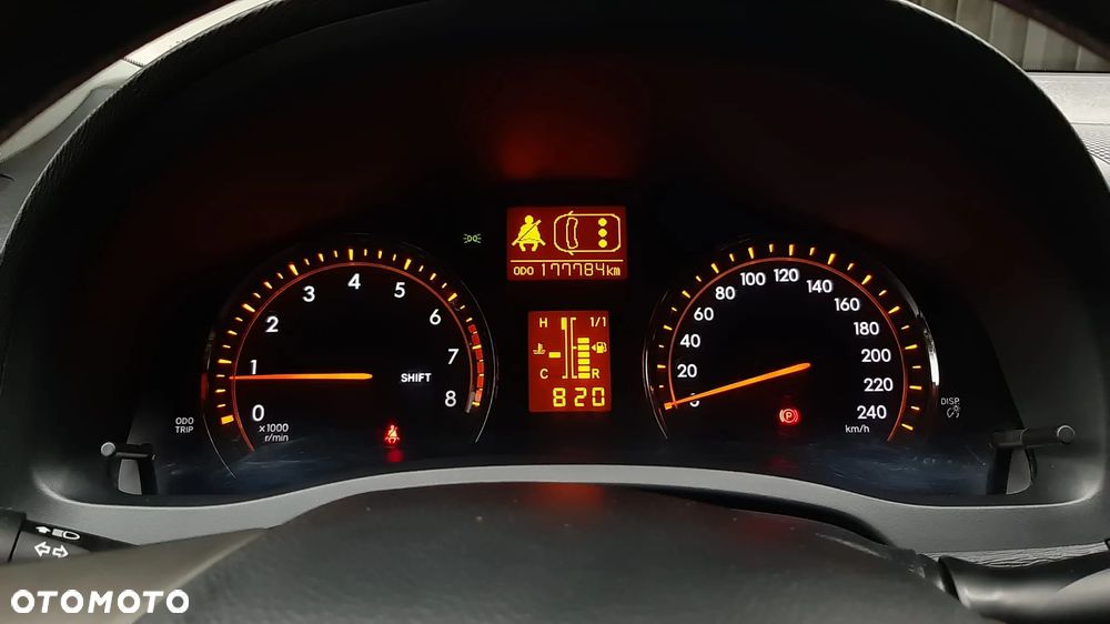 Toyota Avensis 1.6 Active - 25