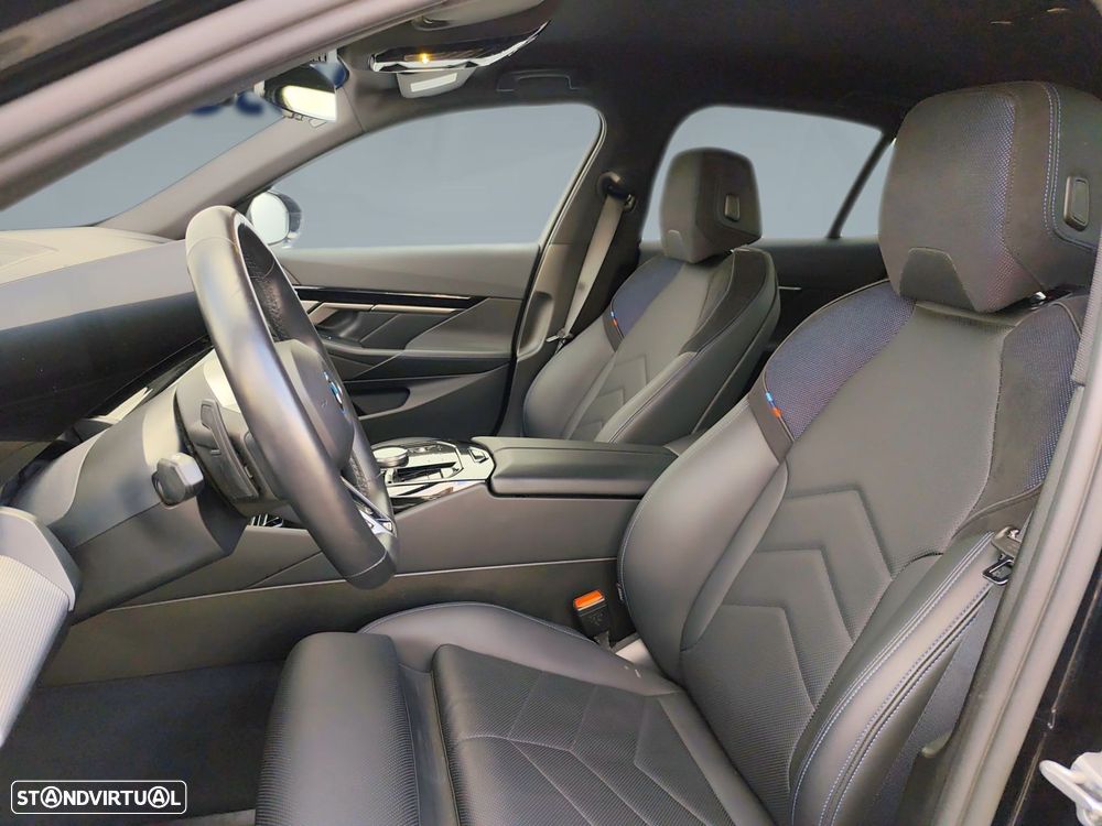 BMW 530 e Pack Desportivo M — fotografia 11