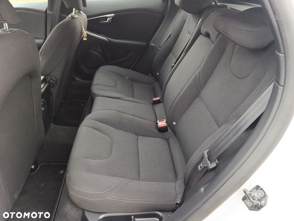 Volvo V40 D3 You - 13