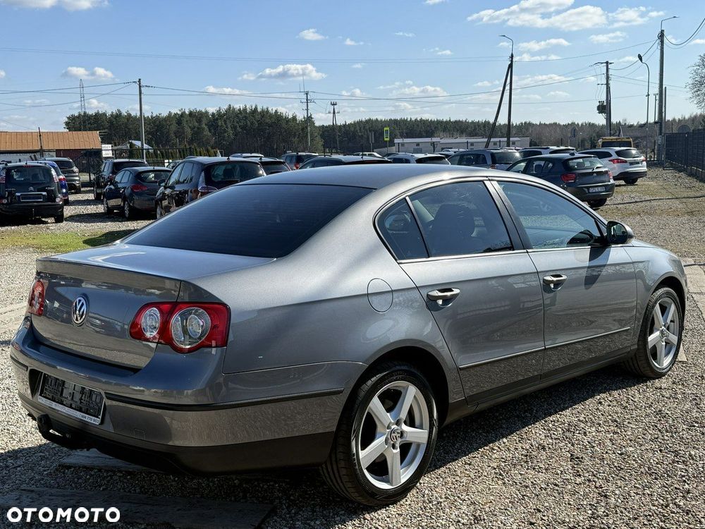 Volkswagen Passat - 4