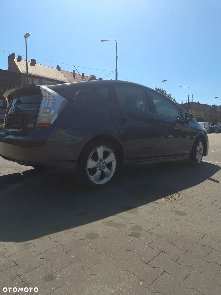 Toyota Prius 1.8 HSD Prestige - 7