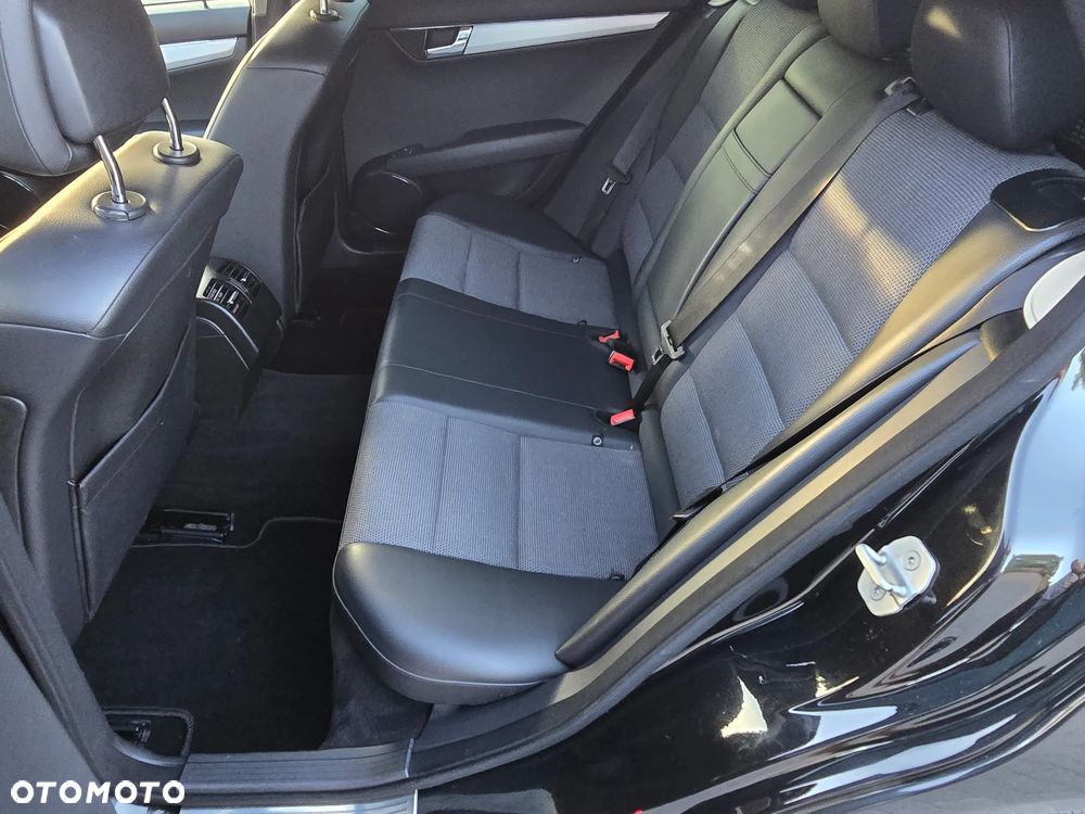 Mercedes-Benz Klasa C 180 BlueEFFICIENCY Avantgarde - 26