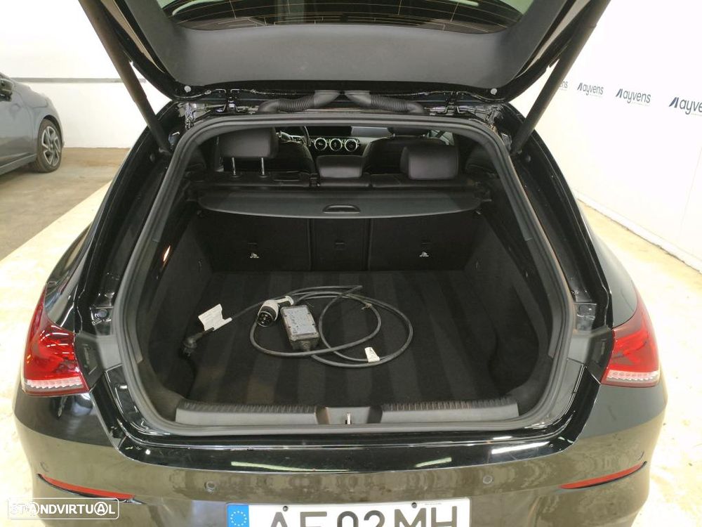 Mercedes-Benz CLA 250 e Shooting Brake Progressive - 12
