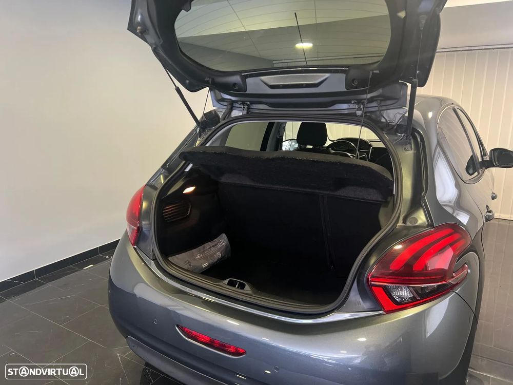 Peugeot 208 1.2 PureTech Style - 21