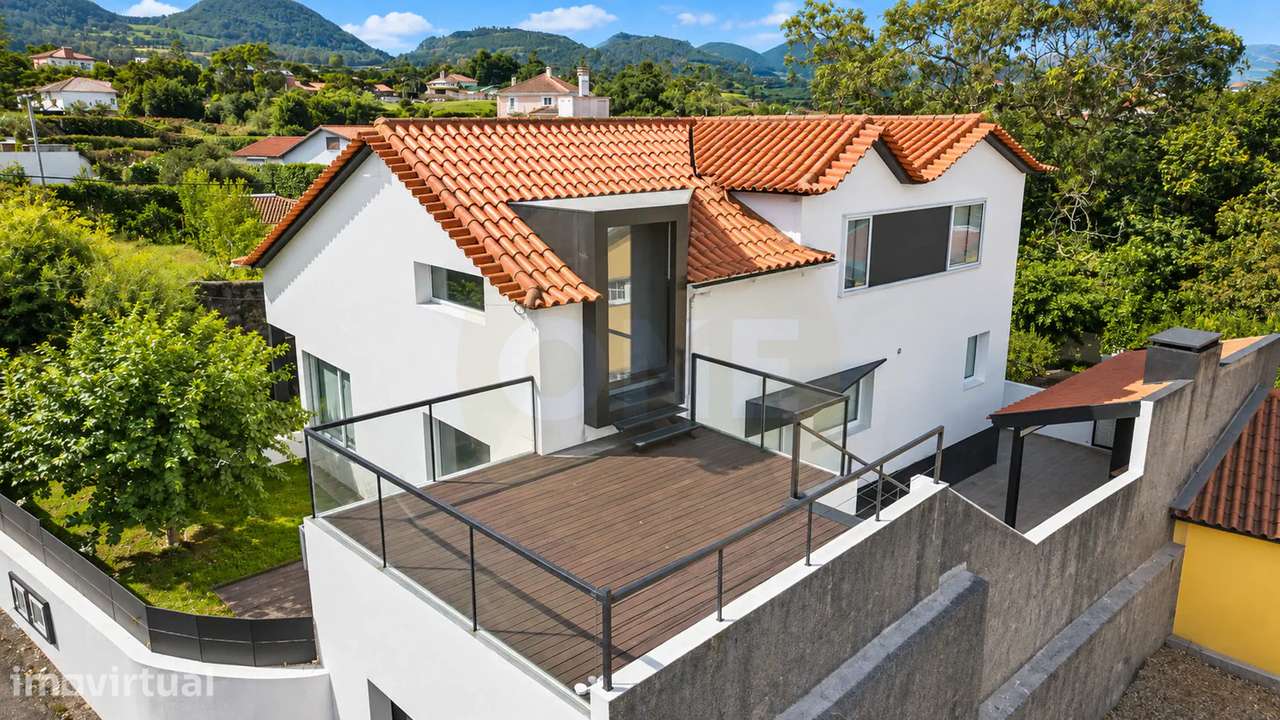 Moradia T3 com Jardim, Terraço e Garagem – Pico da Pedra - Grande imagem: 5/45