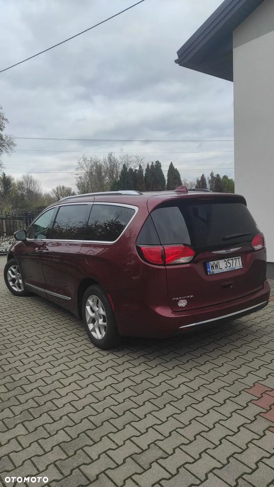 Chrysler Pacifica - 2