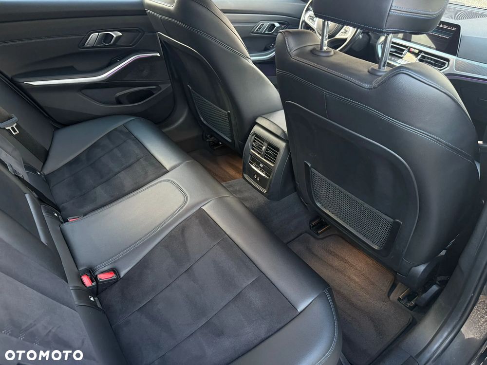 BMW Seria 3 330e PHEV M Sport sport - 17