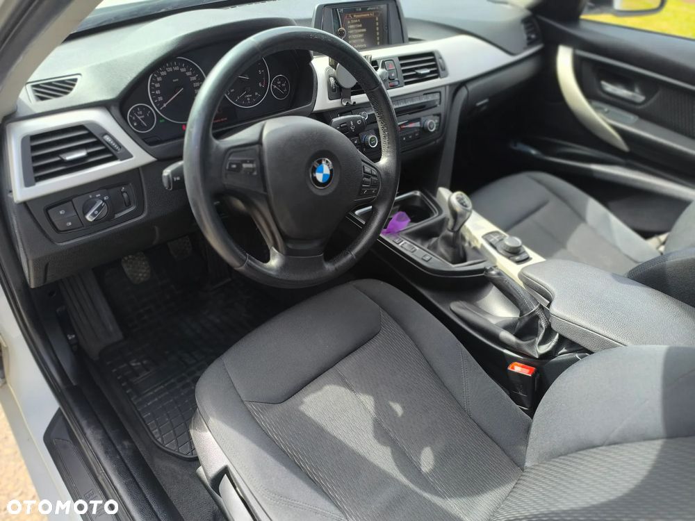 BMW Seria 3 318d xDrive - 7