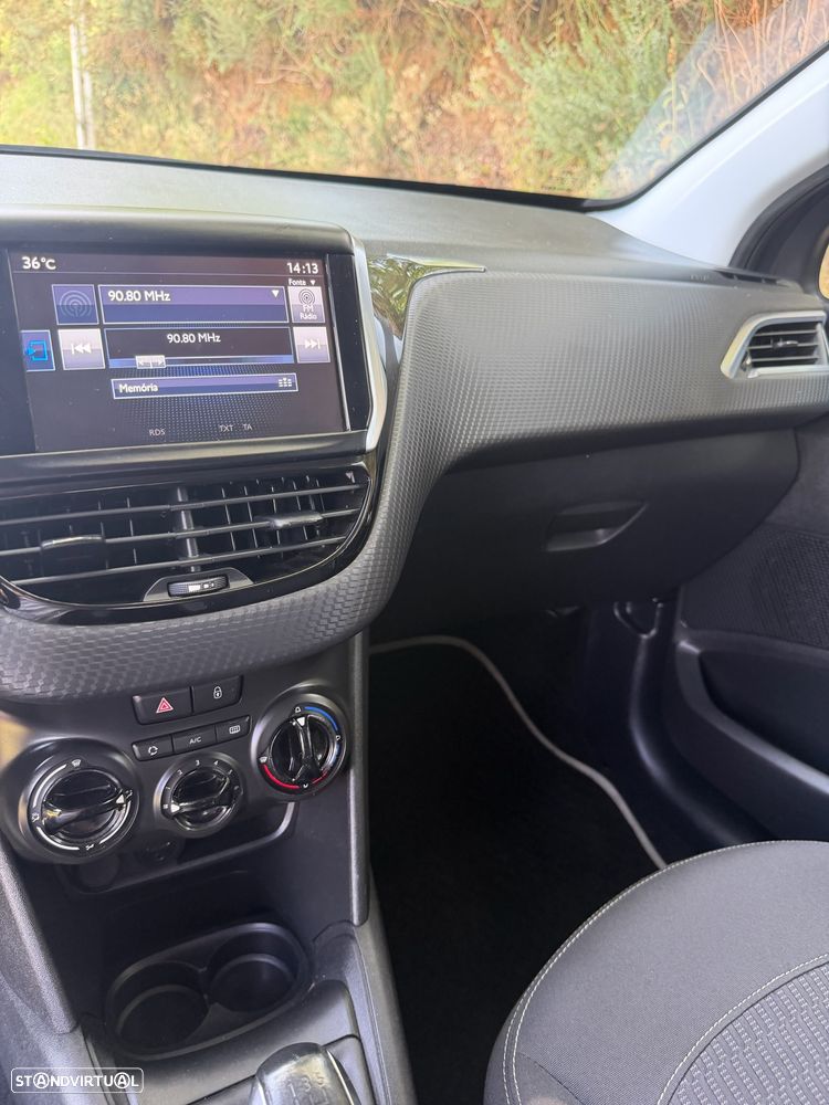 Peugeot 208 1.2 PureTech Style - 24